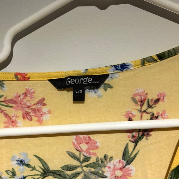 🥳2 for 15$ Beautiful Hawaiian Flowey shirt - Picture 3 of 8